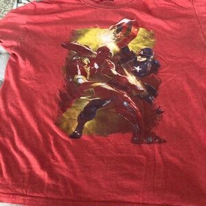 Marvel Civil war red short sleeve graphic tee in size L
